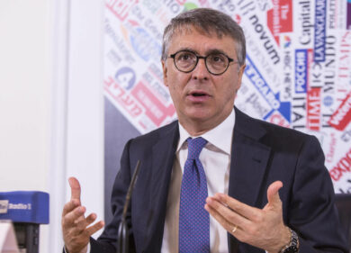 Cantone disobbedisce alla legge bavaglio: “Non negherò mai gli atti pubblici”