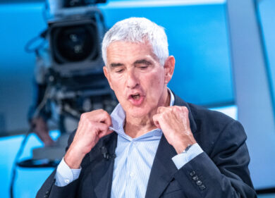 Casini guarda all’estero, Salvini compra Enel: ecco come investono i politici