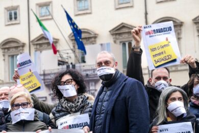 Fnsi, flash mob contro l’emendamento Costa: le immagini della protesta. VIDEO