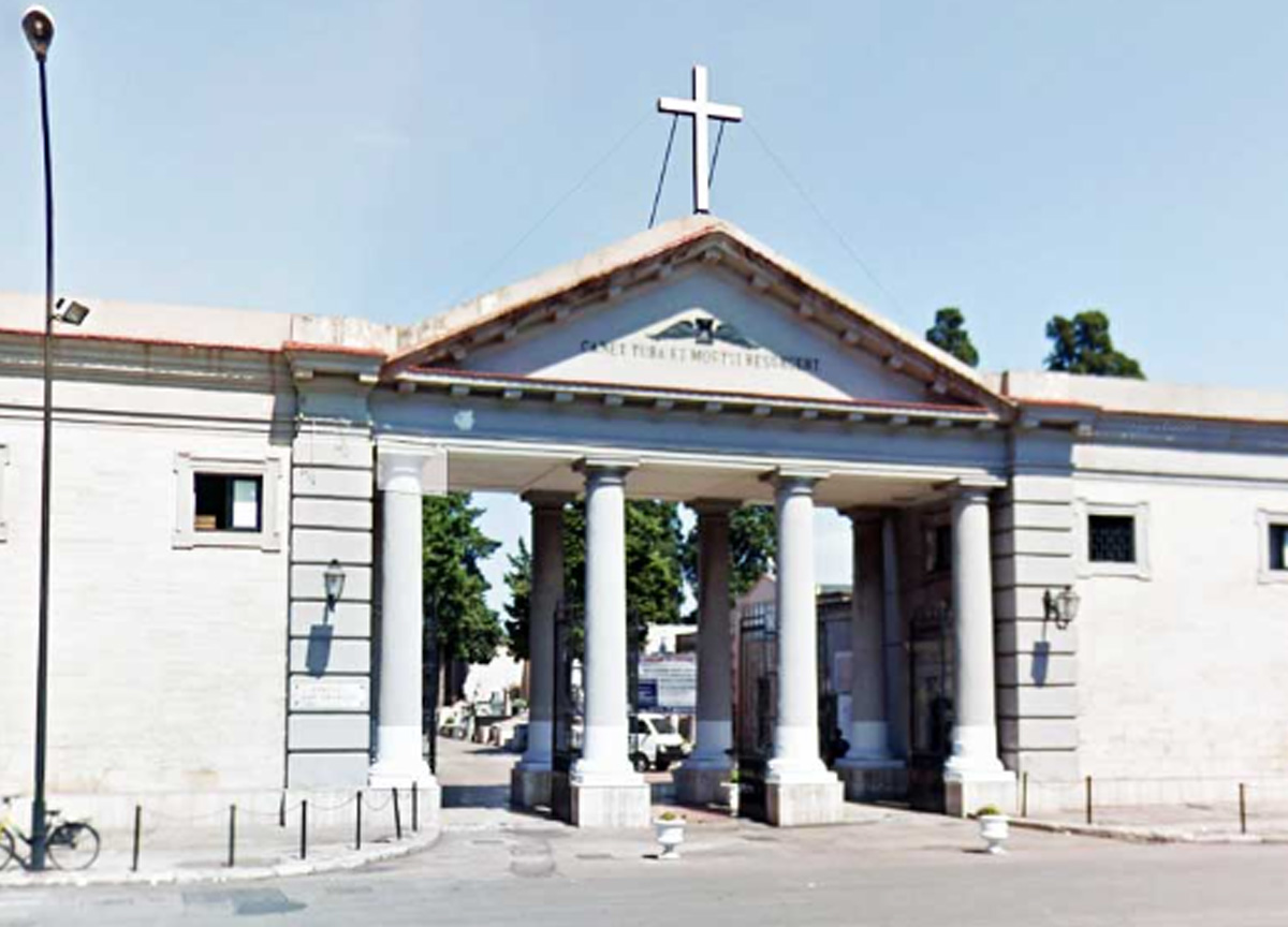 Taranto, corruzione e mazzette per gli appalti al cimitero: otto arresti Taranto, corruzione e mazzette per gli appalti al cimitero: otto arresti