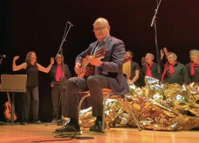 Bimba di 3 anni canta Bella Ciao alla cena di Natale. La famiglia impietrita