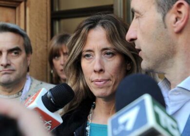 Fdi, Mennuni: “Le donne devono aspirare a diventare madri”. Scoppia la bufera