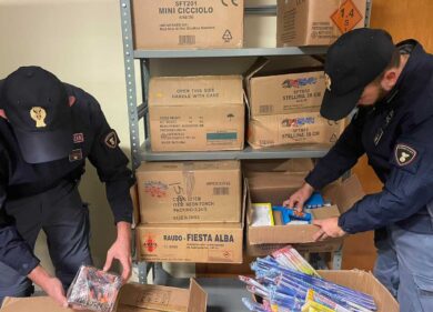 Botti di Capodanno, cinesi scatenati: 3 denunce, sequestro di mega batterie