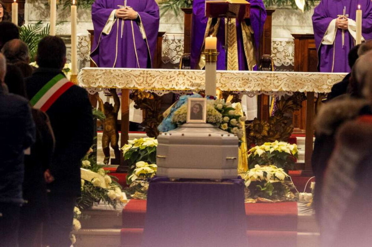 Funerali Vanessa Ballan, l’ultimo addio a Castelfranco Veneto. Le foto Funerali Vanessa Ballan, l’ultimo addio a Castelfranco Veneto. Le foto