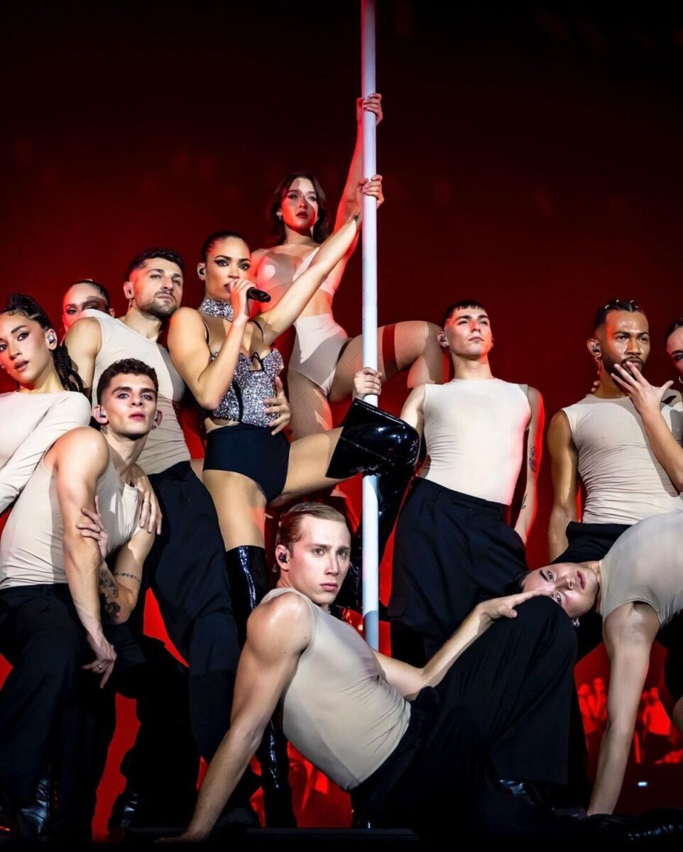 Elodie protagonista a Capodanno. Foto della cantante che lasciano senza fiato