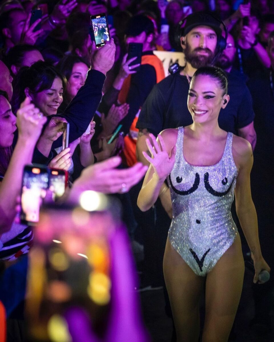 Elodie protagonista a Capodanno. Foto della cantante che lasciano senza fiato