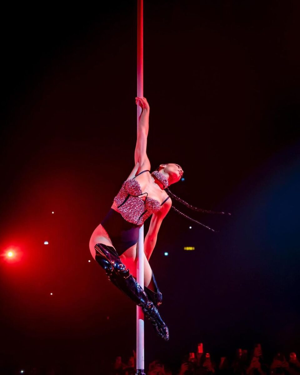 Elodie protagonista a Capodanno. Foto della cantante che lasciano senza fiato