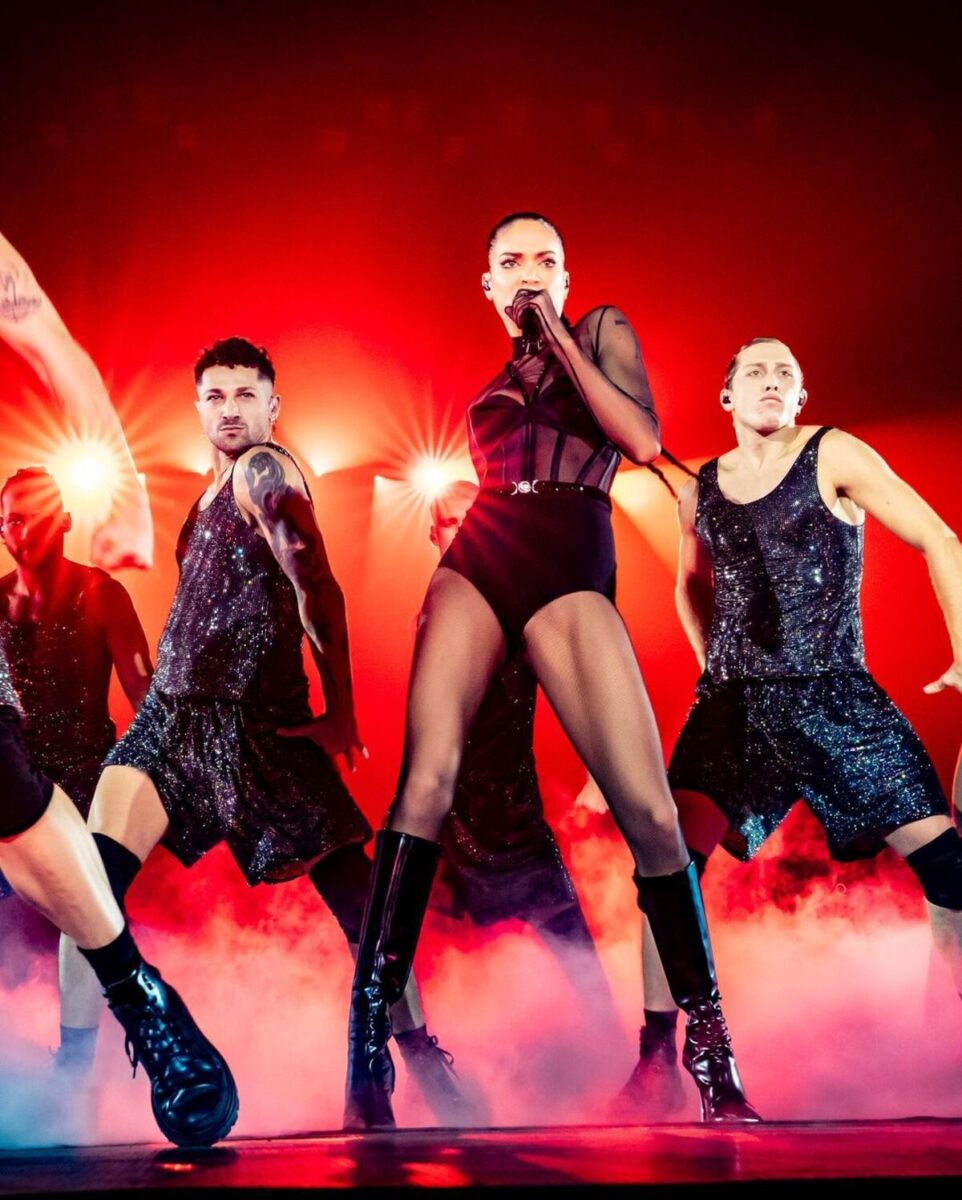 Elodie protagonista a Capodanno. Foto della cantante che lasciano senza fiato