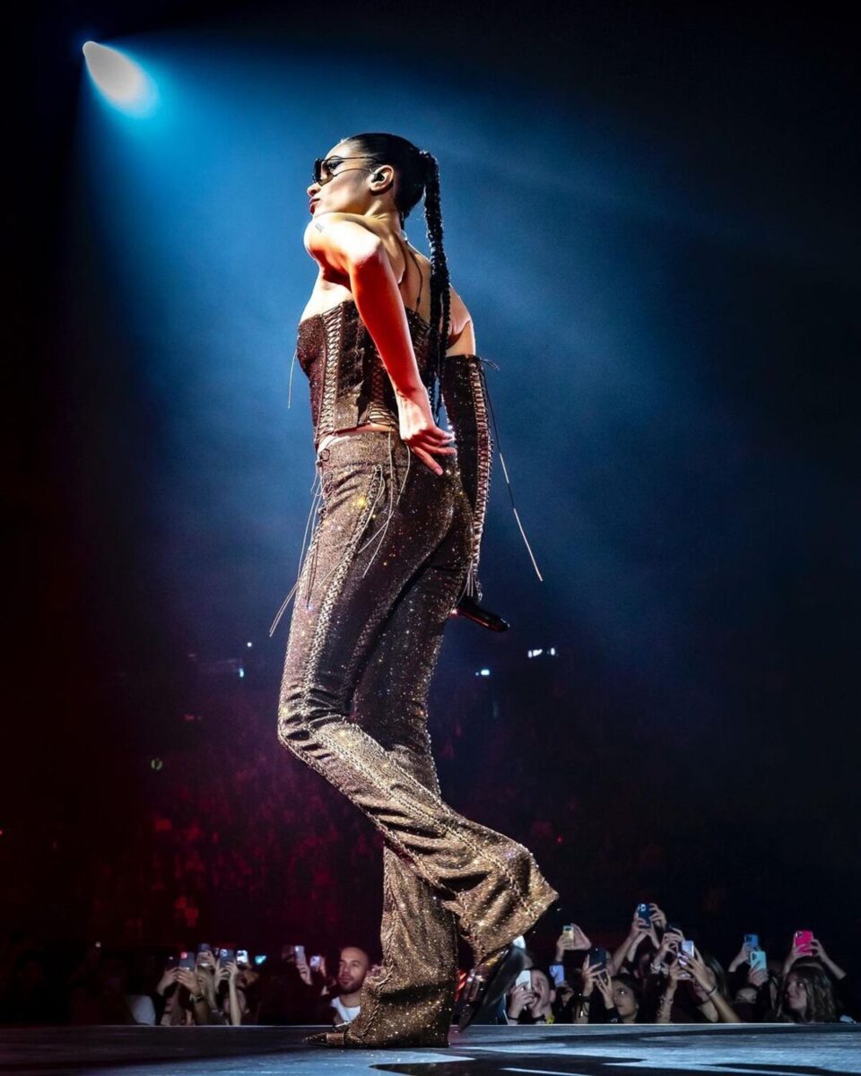 Elodie protagonista a Capodanno. Foto della cantante che lasciano senza fiato