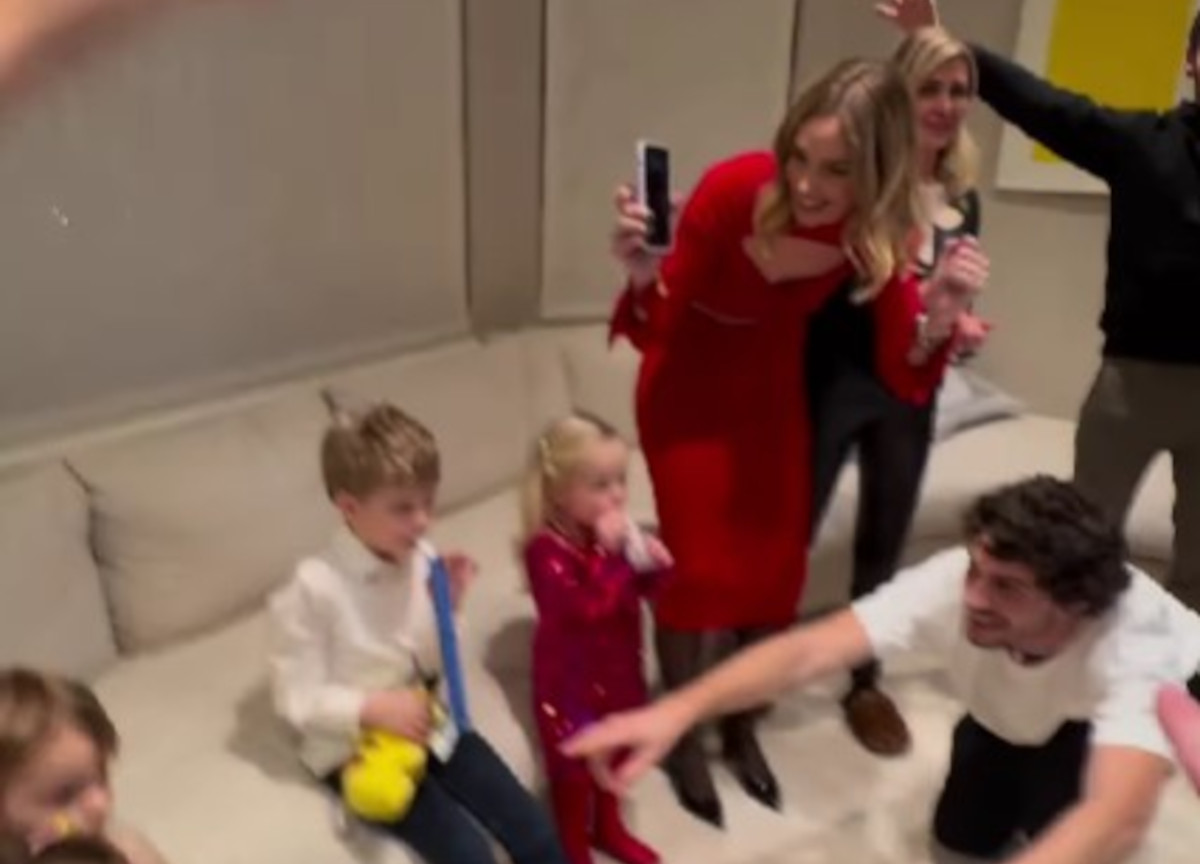 Ferragni, l’abito rosso e il capodanno anticipato. Come nel film di Fantozzi Ferragni, l’abito rosso e il capodanno anticipato. Come nel film di Fantozzi