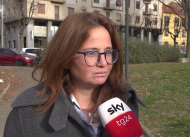 Caso Pozzolo, la sorella di Delmastro sugli spari a Capodanno: “Sono basita”