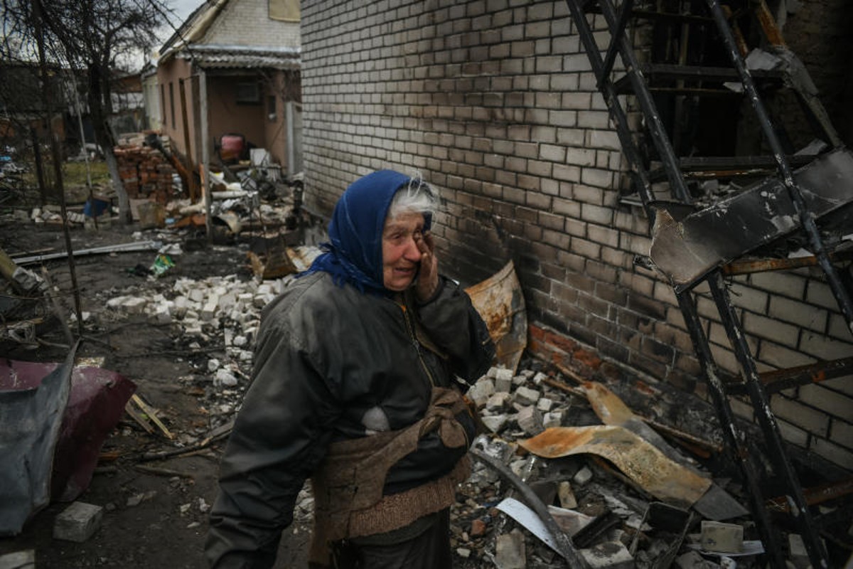 Guerra Ucraina, lanciati missili su Kiev. L’aviazione: “Restate nei rifugi”