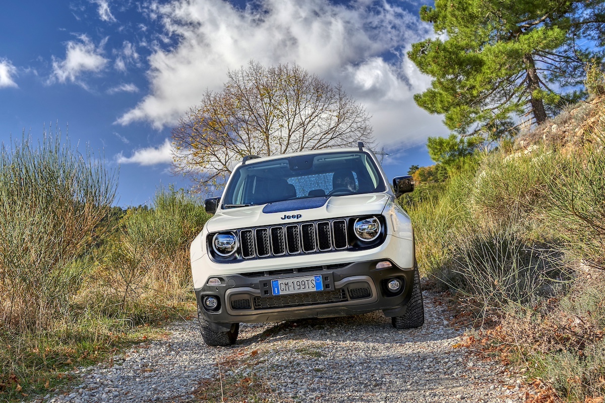 Con Jeep Renegade 4xe alla scoperta della capitale mondiale dei profumi