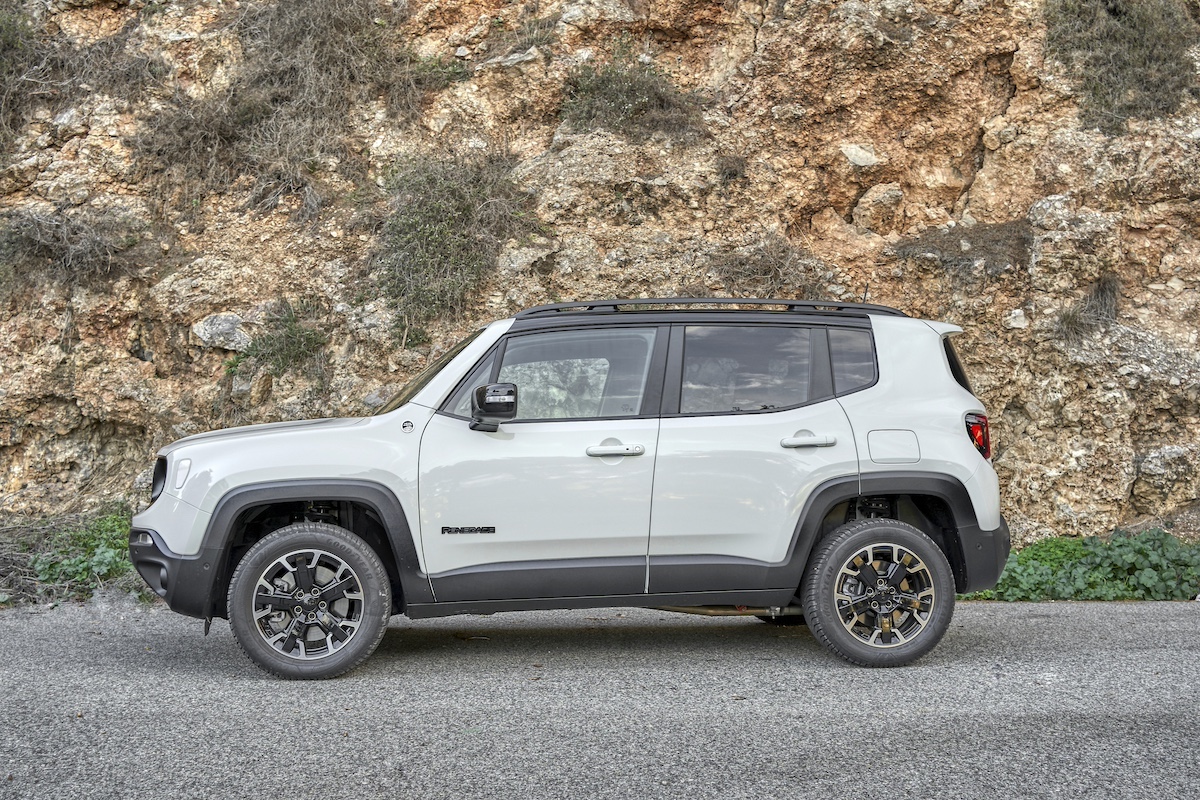 Con Jeep Renegade 4xe alla scoperta della capitale mondiale dei profumi