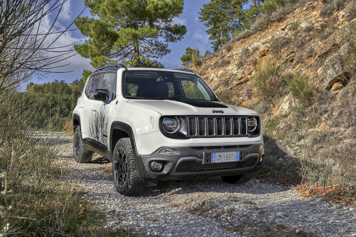 Con Jeep Renegade 4xe alla scoperta della capitale mondiale dei profumi