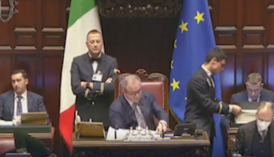 Deputata Pd si rivolge a Mulè al femminile, lui se la prende. Gelo in Aula