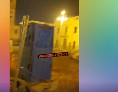 Follia a Capodanno, fanno saltare un bagno pubblico con una bomba