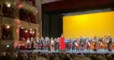 “Non vogliamo fascisti”, contestata il direttore d’orchestra Beatrice Venezi