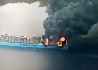 Canale di Suez, anche Maersk cambia rotta per il timore di attacchi