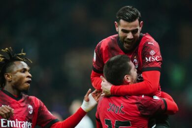 Milan, Jovic-Theo super. Leao gol e applausi. Il 18enne Jimenez incanta San Siro