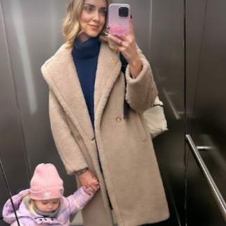 Ferragni torna a gogò sui social: sorridente con Vittoria e mamma Marina. FOTO
