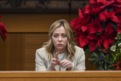 Conferenza, Meloni ribadisce “non sono ricattabile” e sfida i poteri forti