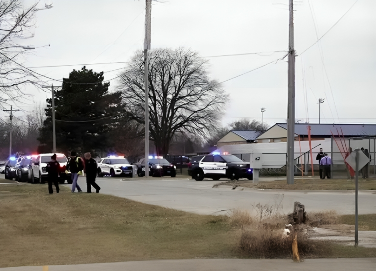 Stati Uniti, paura in Iowa: sparatoria in un liceo. Deceduto l’assalitore Stati Uniti, paura in Iowa: sparatoria in un liceo. Deceduto l’assalitore