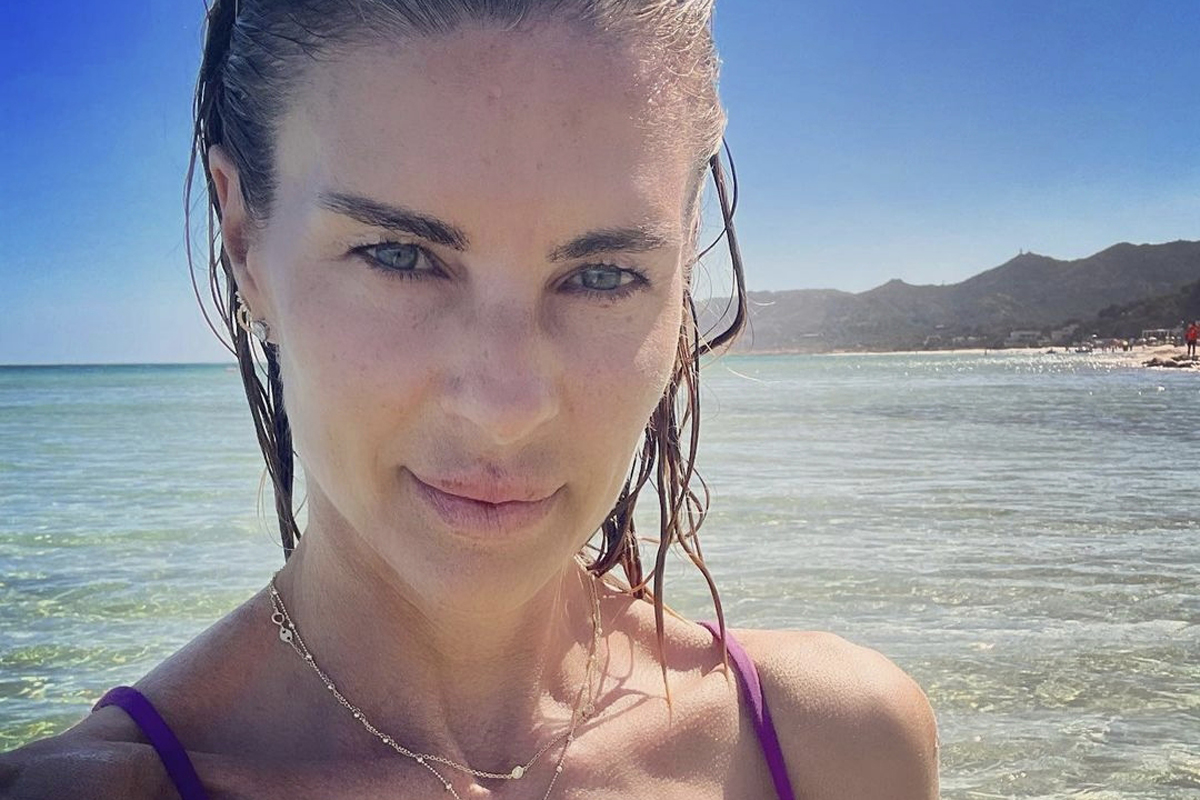 Martina Colombari, bikini (mozzafiato) di buon anno. “Potresti rifare Miss Italia e…”. Foto