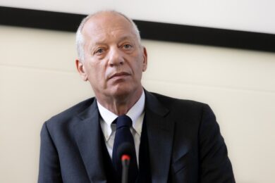 Peter Gomez su Rete 4, senza Silvio Mediaset si prende le firme del Fatto Quotidiano