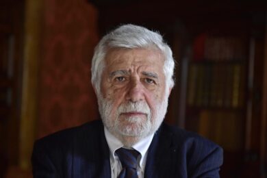 Morto a 74 anni Giulio Santagata: con Romano Prodi fondò l’Ulivo