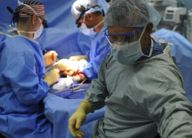 Gli infermieri, malmenati, dicono basta, e chiedono l’esercito negli ospedali