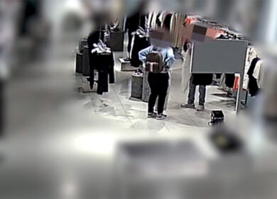 Milano, furti nei negozi di Buenos Aires: ecco come colpivano. Arrestati