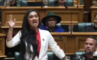 Nuovo modo di fare politica: il discorso della deputata è una danza maori