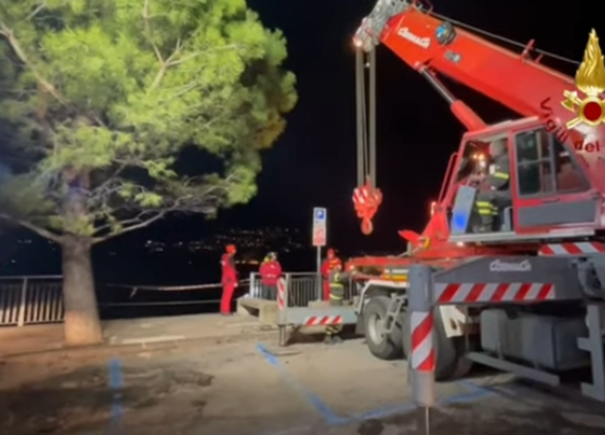 Coppia morta nel lago di Como, la testimonianza: “Il suv aveva problemi” Coppia morta nel lago di Como, la testimonianza: “Il suv aveva problemi”