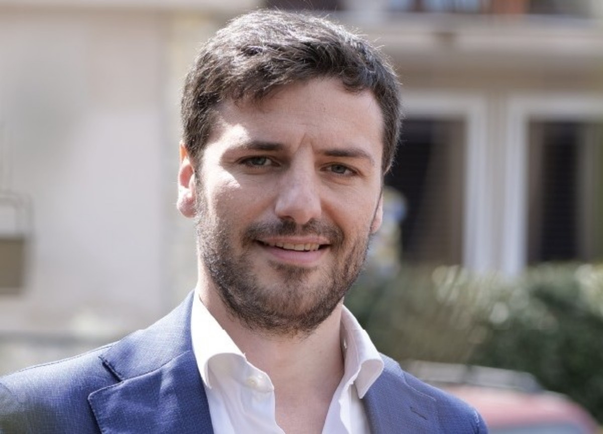 Corruzione e appalti truccati: ai domiciliari vicecommissario di FdI a Napoli Corruzione e appalti truccati: ai domiciliari vicecommissario di FdI a Napoli