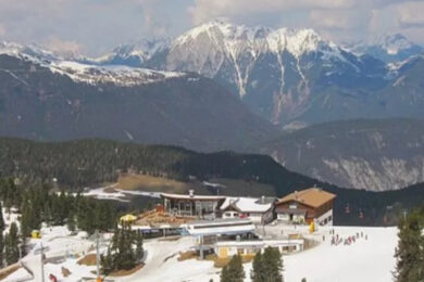 Tirolo, albero cade sui cavi: la cabinovia si schianta a terra. Feriti gravi