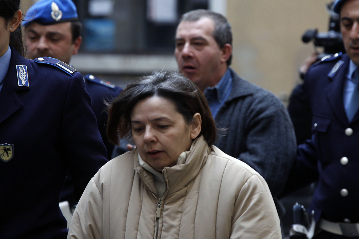 Erba, la pista della faida per la droga. I proventi nella casa della strage Erba, la pista della faida per la droga. I proventi nella casa della strage