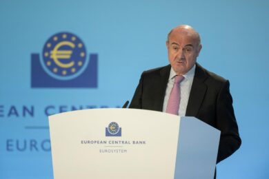 Bce, il vicepresidente: “Inflazione? Futuro incerto e prospettive al ribasso”