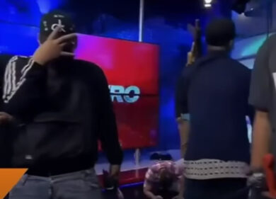 Ecuador, emergenza nazionale. Uomini armati irrompono in diretta tv. Video