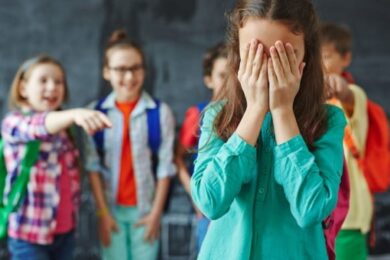 Niente foto intime via chat e prudenza: le regole contro il cyberbullismo