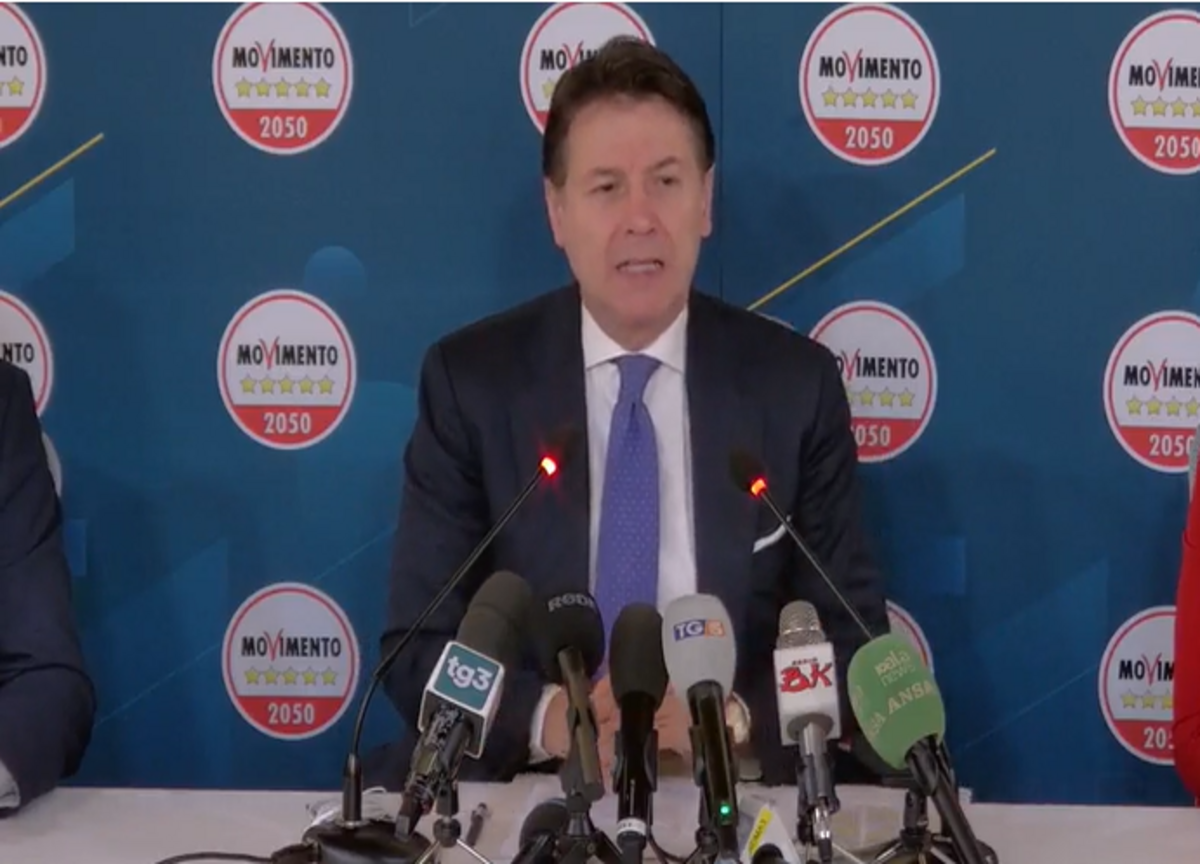Conte-show contro i politici-affaristi: “Renzi astuto nella contaminazione” Conte-show contro i politici-affaristi: “Renzi astuto nella contaminazione”