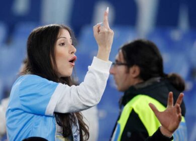 Derby Lazio-Roma: assalto al pub romanista, 1 accoltellato: è in rianimazione