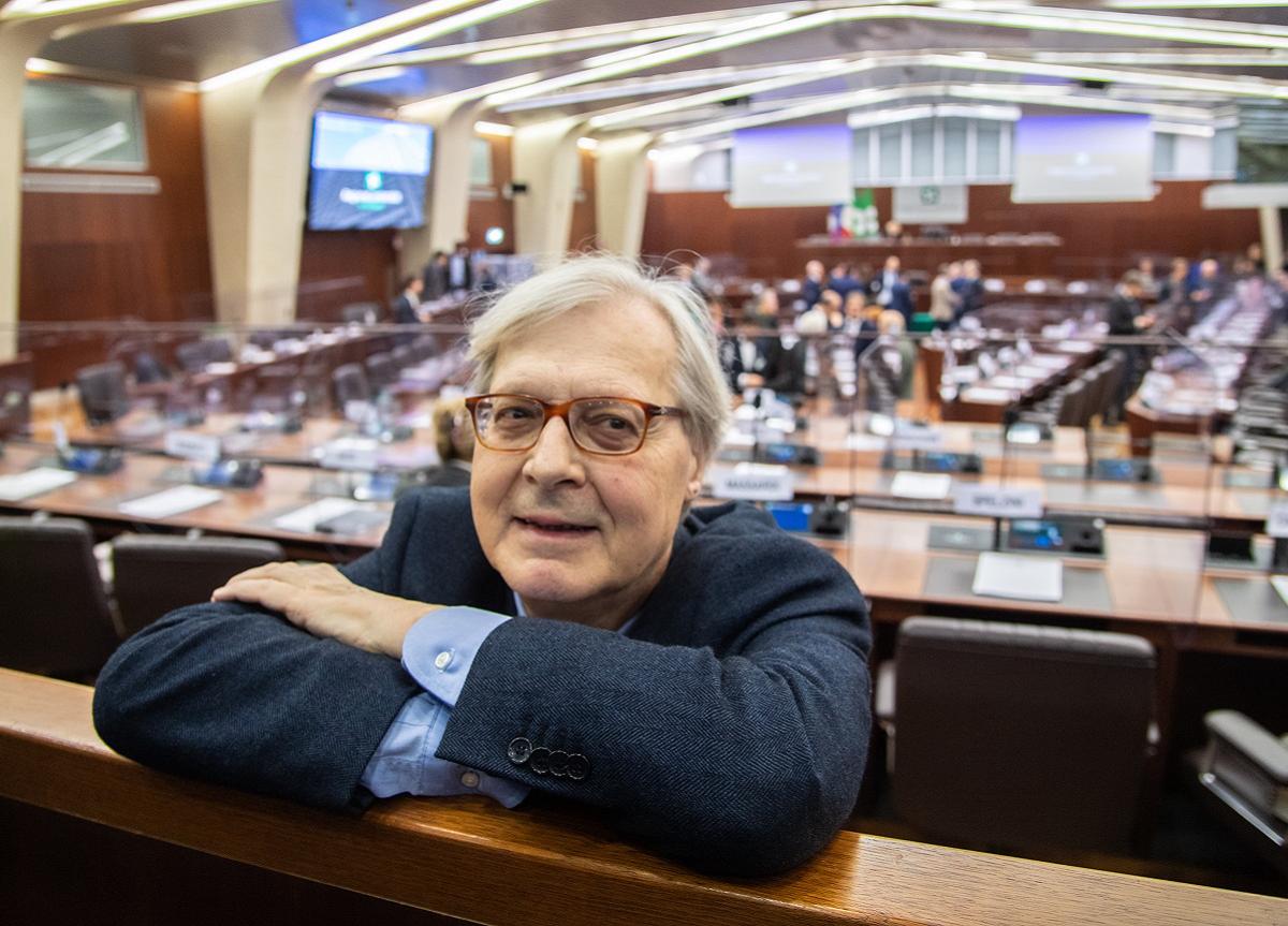 Sgarbi, la proprietaria del quadro: “Orme nelle neve e l’opera era sparita”