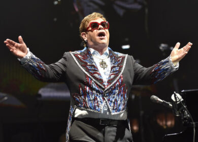 Elton John, all’asta abiti di scena, un Bansky e.. incasso stimato? 10 milioni