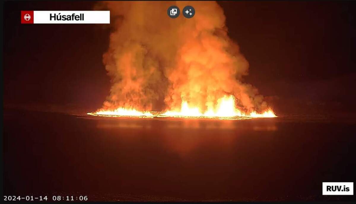 Islanda, nuova eruzione vulcanica: dichiarato lo stato d’emergenza Islanda, nuova eruzione vulcanica: dichiarato lo stato d’emergenza