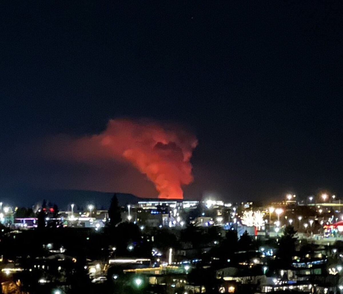 Islanda, nuova eruzione vulcanica: dichiarato lo stato d’emergenza Islanda, nuova eruzione vulcanica: dichiarato lo stato d’emergenza