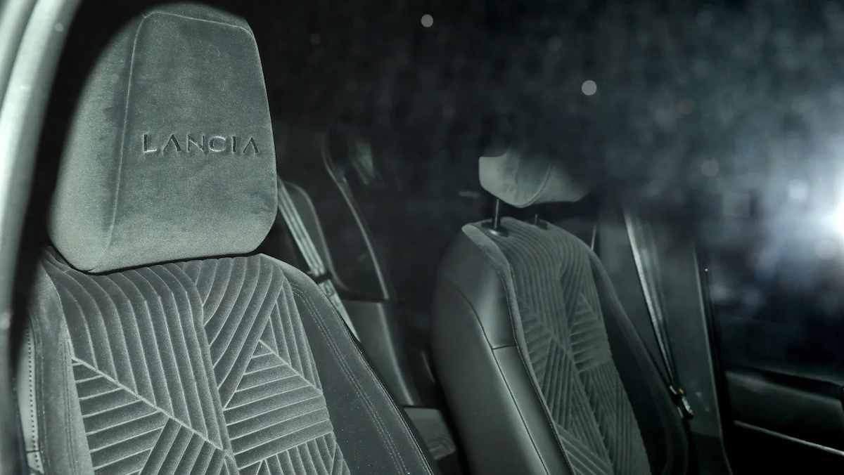 Nuova Lancia Ypsilon avvistata la versione definitiva a Milano Nuova Lancia Ypsilon avvistata la versione definitiva a Milano