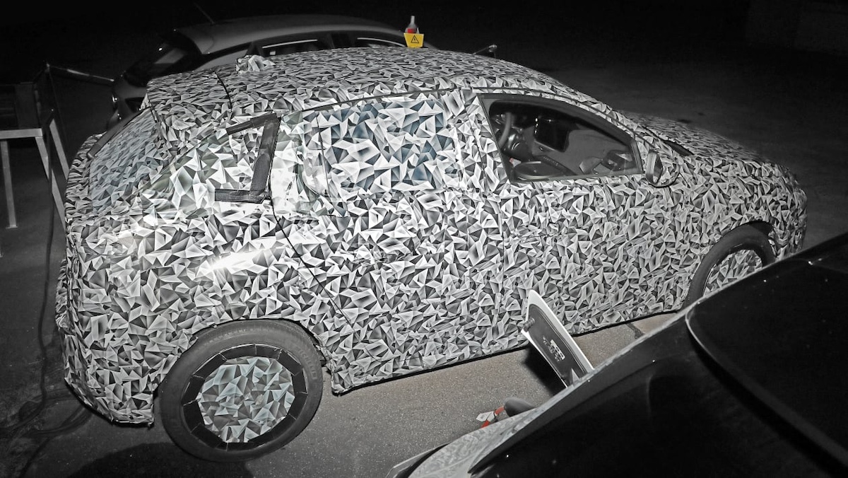 Nuova Lancia Ypsilon avvistata la versione definitiva a Milano Nuova Lancia Ypsilon avvistata la versione definitiva a Milano