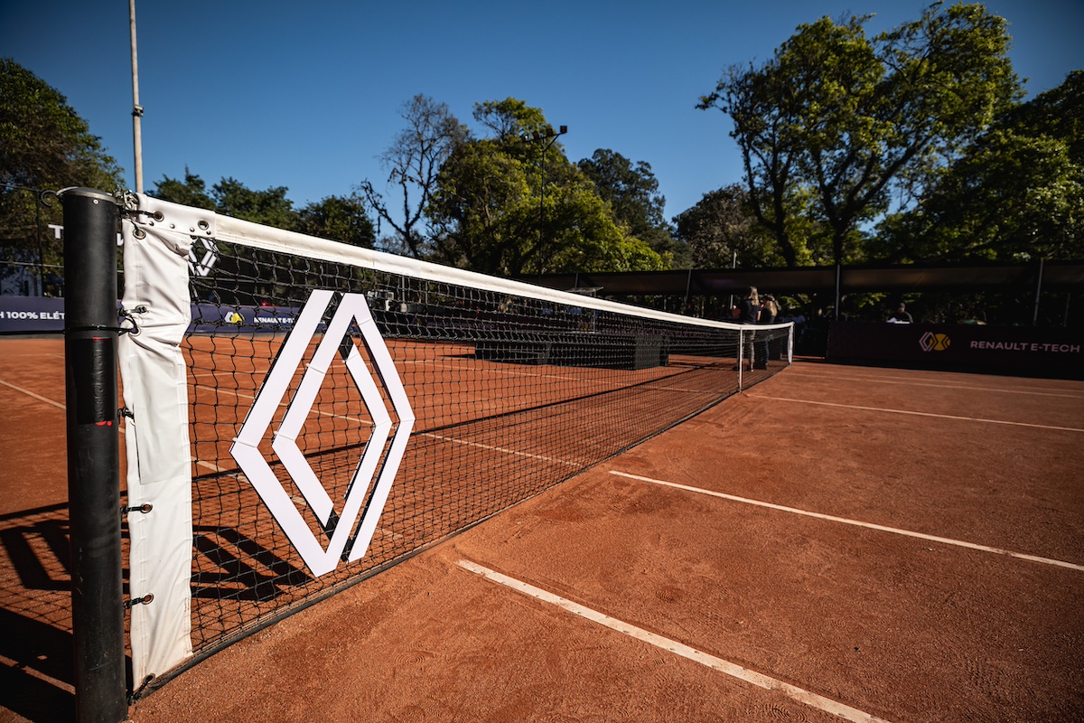 Give Me 5 è il programma sociale di Renault, dedicato alle giovani generazioni Give Me 5 è il programma sociale di Renault, dedicato alle giovani generazioni