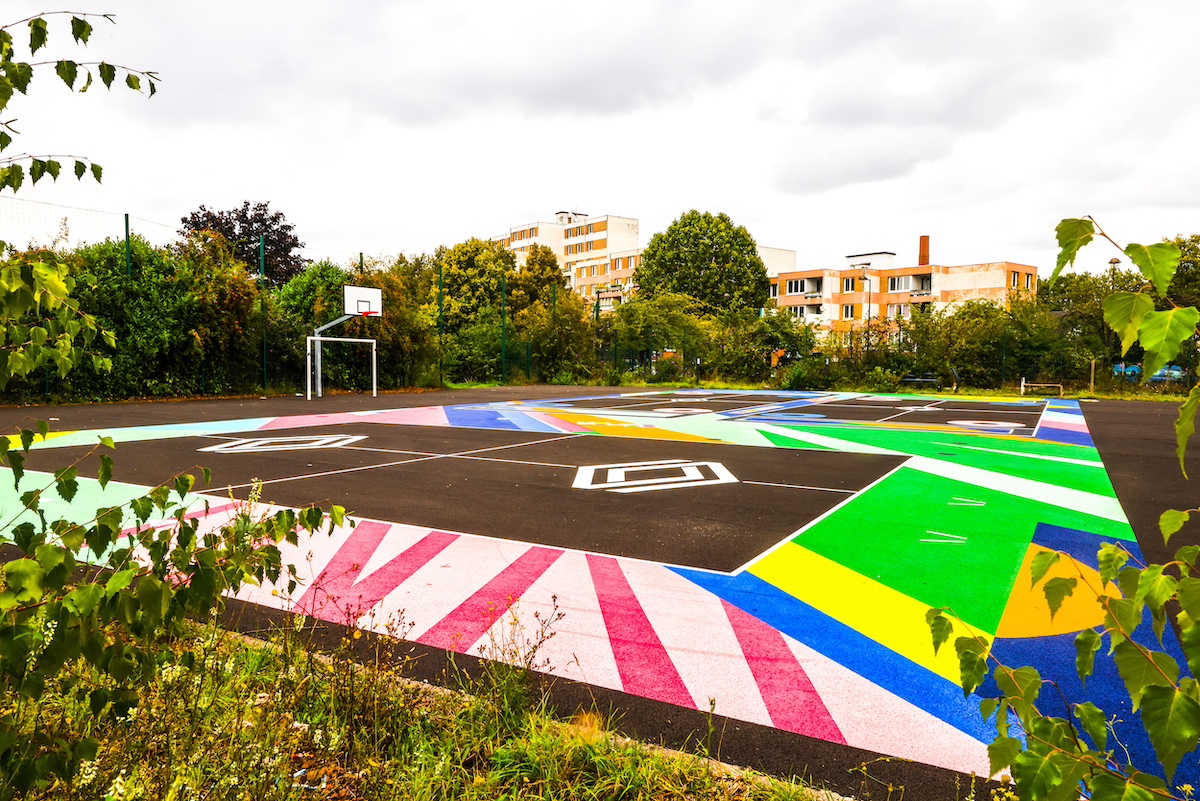 Give Me 5 è il programma sociale di Renault, dedicato alle giovani generazioni Give Me 5 è il programma sociale di Renault, dedicato alle giovani generazioni